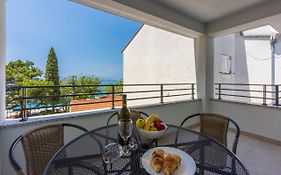 Luxury Apartments Lovorka 3 & 4***/****